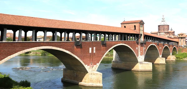 Houten brug over de rivier Ticino in Pavia stad in Italië — Stockfoto