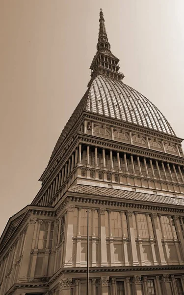 Monumento histórico llamado el topo Antonelliana en la ciudad de Turín — Foto de Stock