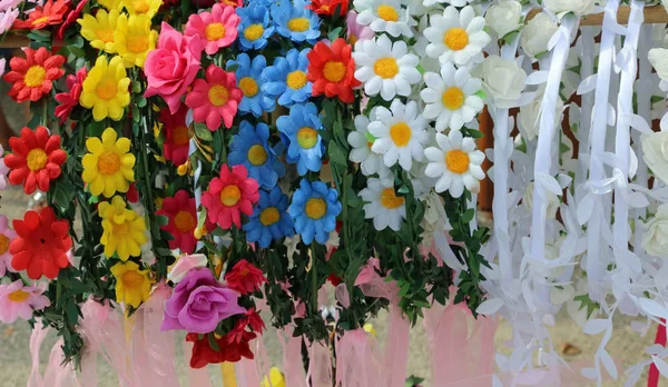 Čelenky na vlasy a květiny na výzdobu účesu pro lit — Stock fotografie
