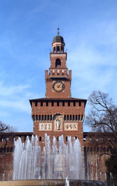 Milan İtalya antik büyük kule eski kale Castello Sfor denir.