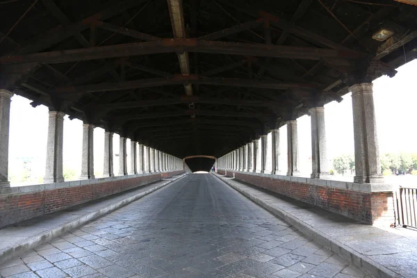 Ponte de madeira sobre o rio TICINO em Pavia — Fotografia de Stock