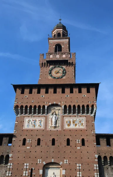 Castello Sforzesco Milano büyük Saat Kulesi Kale denilen — Stok fotoğraf