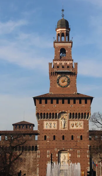 Milan İtalya antik Castello Sforzesco kış aradım Kalesi — Stok fotoğraf