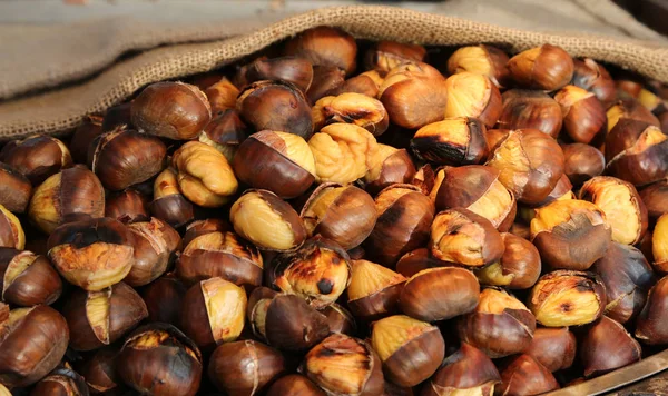 Cooked chestnuts for sale in the stall in the street — Stock Photo, Image