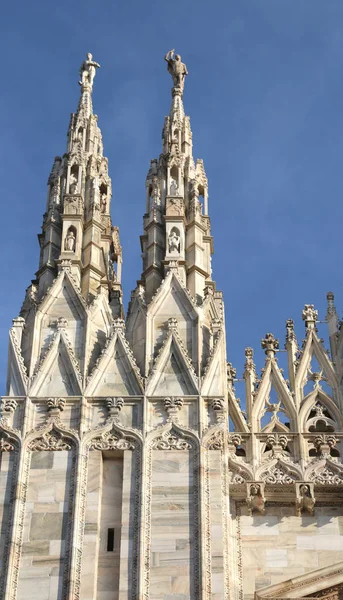 밀라노 이탈리아에서 고딕 대성당의 외관의 세부 사항 — 스톡 사진