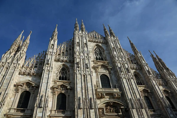 Gotische Kathedrale namens Dom in Mailand in Norditalien — Stockfoto