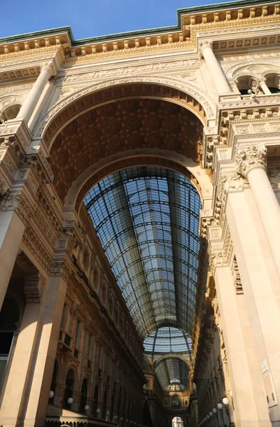 Entrada a la majestuosa galería dedicada al Rey de Italia — Foto de Stock
