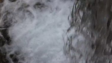 şelale düşen tatlı su 