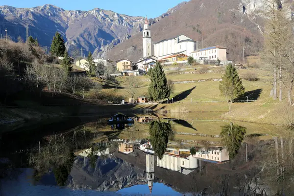 The smallest municipality of Italy called LAGHI with the pond an — Stock Photo, Image