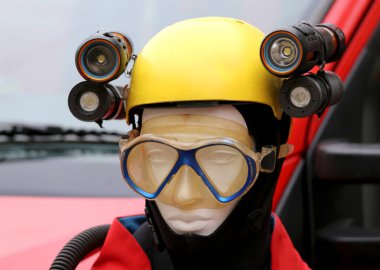 Acil durumlar sırasında aydınlatma ve cavin için profesyonel ekipman