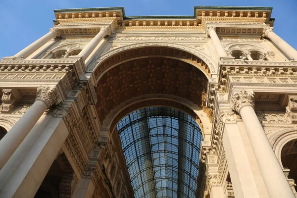 Entrada a la majestuosa galería dedicada al Rey de Italia — Foto de Stock