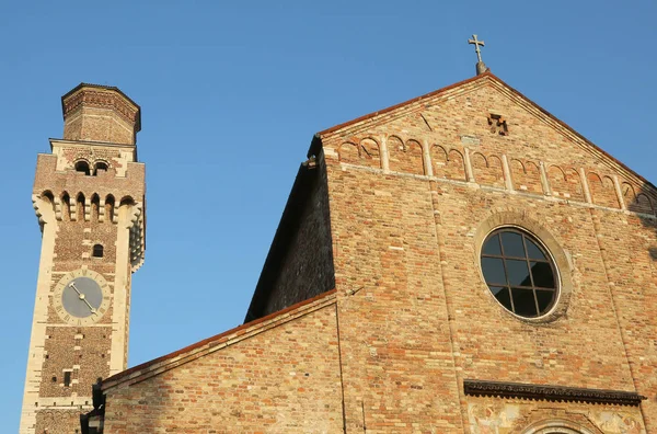 Paleochristelijke basiliek van de heiligen Felice en Fortunato in Italië — Stockfoto