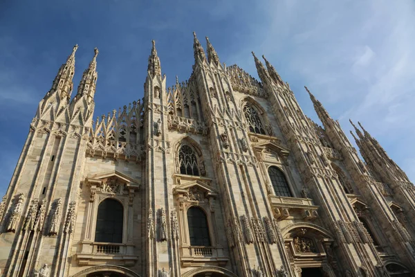 Gotische kathedraal genaamd Duomo in Milaan in Noord-Italië — Stockfoto