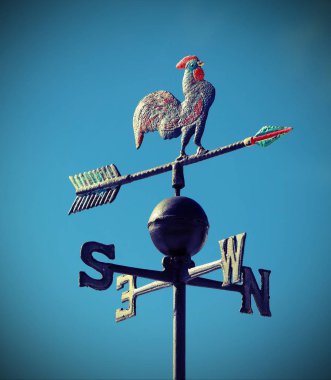 Rüzgar yönü belirtmek için weathervane