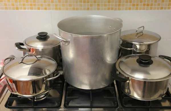 Large pots in the Commercial kitchen of the restaurant — Stock Photo, Image