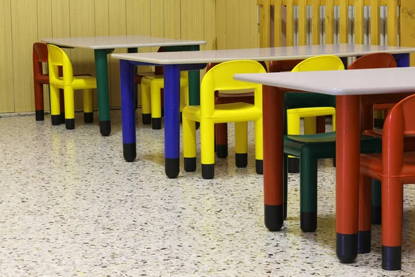 Small colored benches and seats of a class of a preschool — Stock Photo, Image