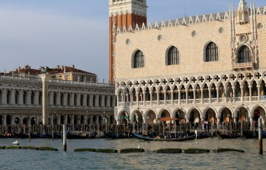 Venezia, Ve, İtalya - 31 Aralık 2015: tower San Marco çan bir