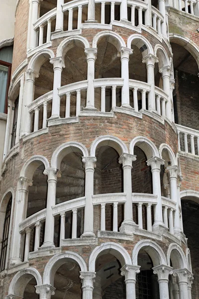 Venezia, VE, Itália - 31 de dezembro de 2015: Antigo Palácio Veneziano — Fotografia de Stock