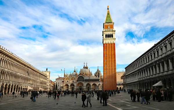 Venicey Piazza San Marco avec la basilique en Italie — Photo