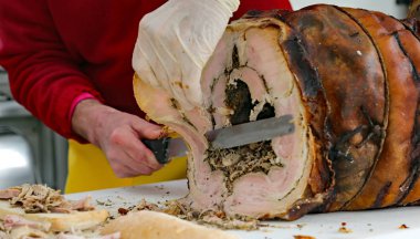 bir sandviç içinde yemek hazırlamak için domuz eti et Dilimleme Şef 