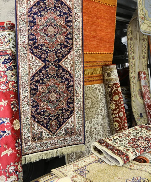 Carpets for sale in the ethnic market stall — Stock Photo, Image