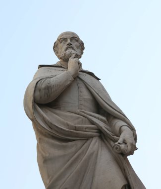 ünlü mimar Andrea Palladio VI merkezindeki heykeli