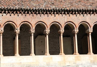 San Zeno Basilica üzerinde eski bir manastır manastır