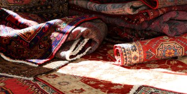 Satılık piyasada farklı kalite birçok halı