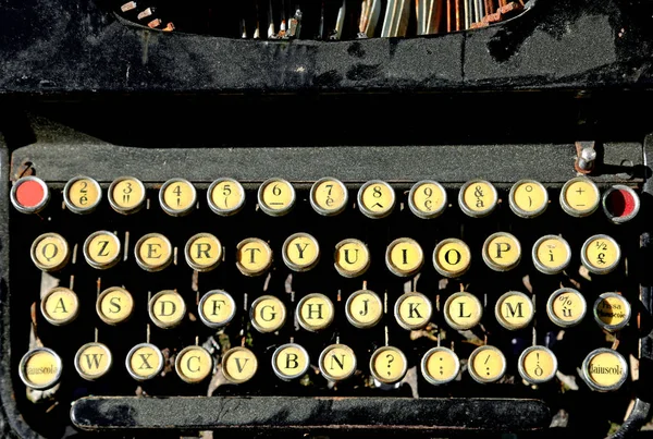 Máquina de escribir antigua para escritores —  Fotos de Stock