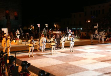 Marostica, VI, İtalya - 9 Eylül 2016: satranç oyunu gerçek p