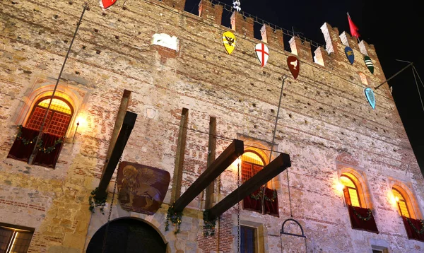 Marostica, VI, Italie - 9 septembre 2016 : Château médiéval par nig — Photo