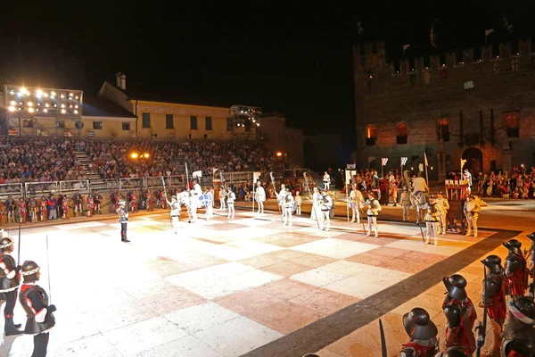 Marostica, Vi, Itálie – 9. září 2016: šachová hra s reálné p — Stock fotografie