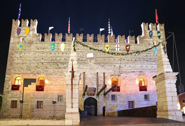 Marostica, VI, Italia - 9 de septiembre de 2016: Castillo medieval con d — Foto de Stock