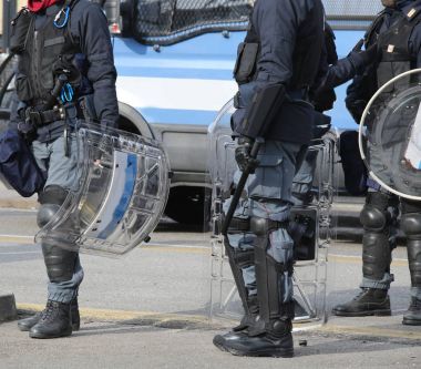 polislerle kalkanlar ve isyan dişli spor olay sırasında ben
