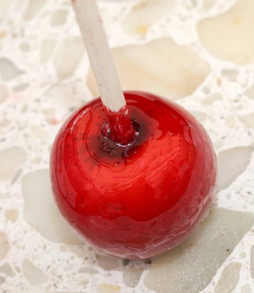 Caramelized red apple with wooden stick — Stock Photo, Image