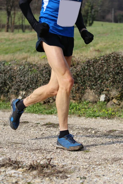 Corredor durante o treino de corrida com o portwear e confortável — Fotografia de Stock