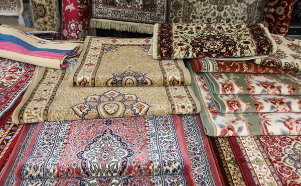 Carpets for sale in the ethnic market stall — Stock Photo, Image