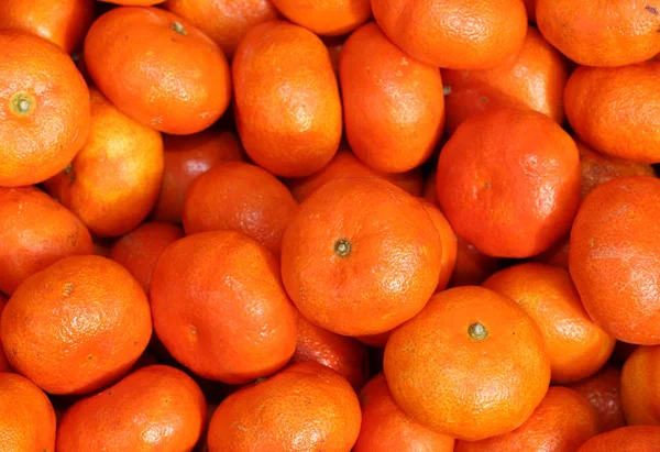 Orange Hintergrund Clementinen zum Verkauf im Gemüsehändler — Stockfoto