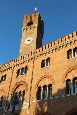 Üç yüz Piazza dei işareti sarayın yüksek kule