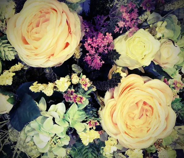 Koristelu ruusuilla ja vintage vaikutus — kuvapankkivalokuva