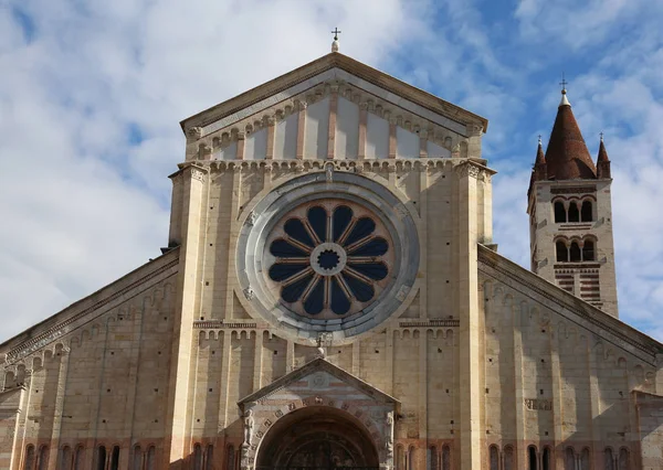 Rosone della Basilica di San Zeno a Verona — Foto Stock