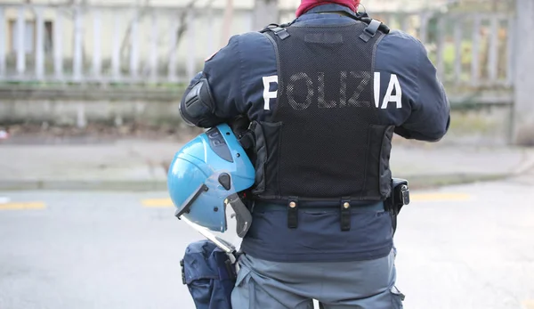 Italian police in riot gear with the words POLIZIA that means PO — Stock Photo, Image
