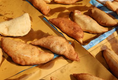 Büyük İtalyan doldurulmuş ekmek Domates ve che ile Panzerotti denilen