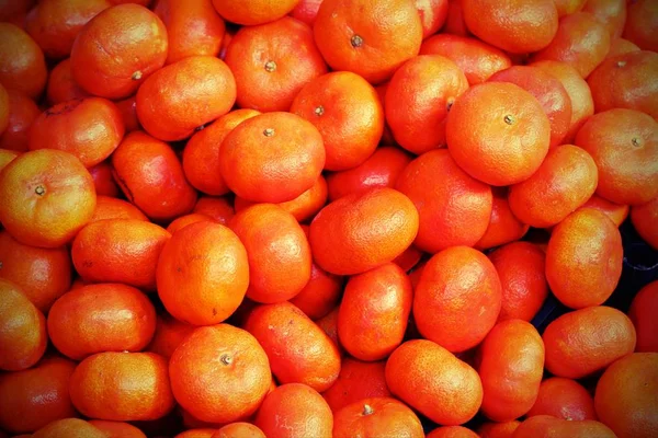 在蔬菜水果店里出售的小蜜橘背景 — 图库照片