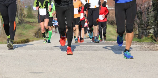 Skupina mužů a žen běžců během sportovní události — Stock fotografie