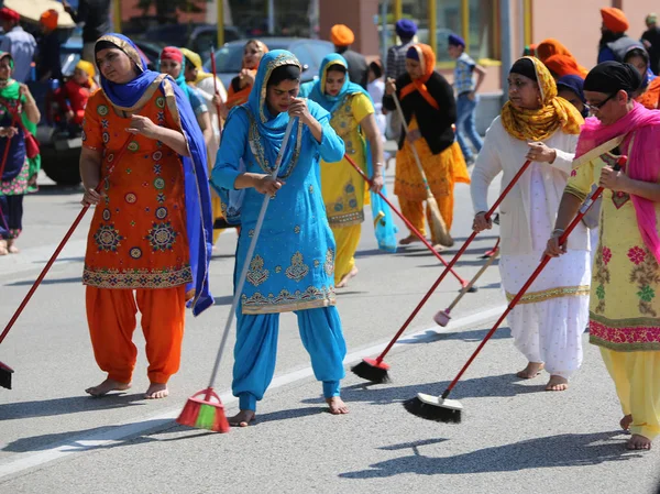 Vicenza, Vi, Italien - 8 April 2017: kvinnor sikhiska religiösa ceremon — Stockfoto