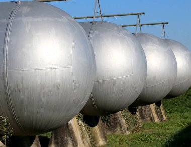 büyük tanklar metan gaz depolama için enerji kaynağı