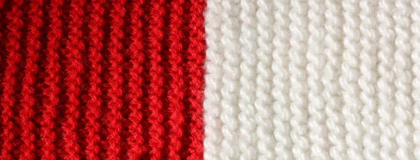 Texture laine rouge et blanche d'une robe d'hiver faite à la main — Photo
