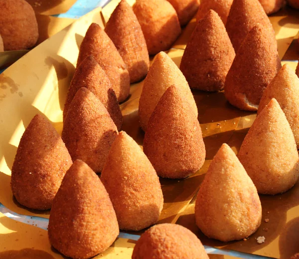 Lots of fried rice balls for sale in street food stall outdoors — Stock Photo, Image