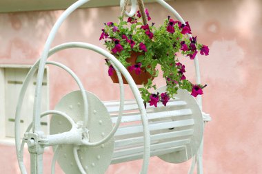 Dekoratif çiçek vazo ile antik beyaz iyi